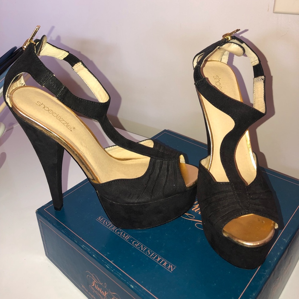 Open Toe Black and Gold Felt Pump Heel